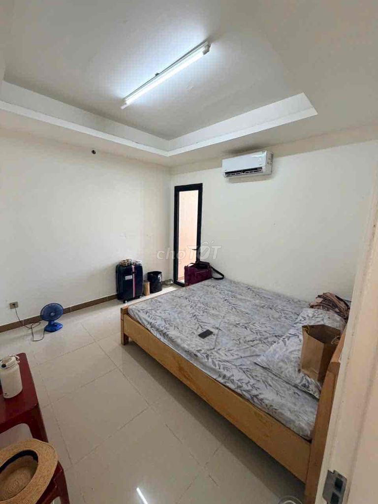 Rent up the German apartment. Price: 7.5 million. Two bedrooms, two toilets.