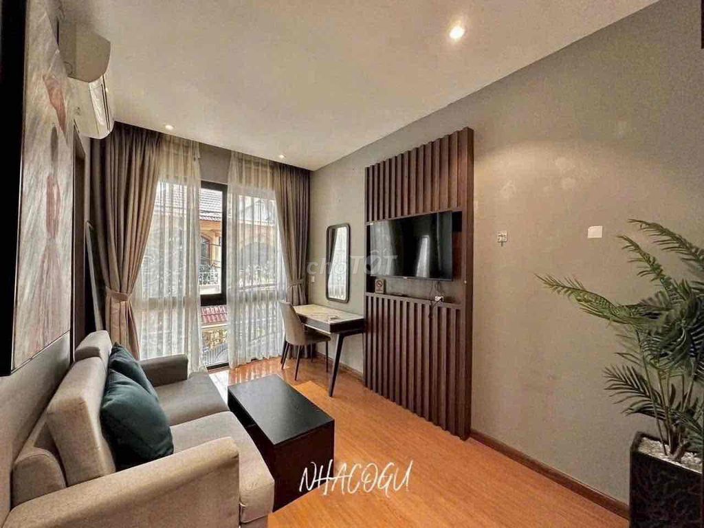 In one of the top Nguyễn Tri Phương furniture bedrooms in the 10th district.