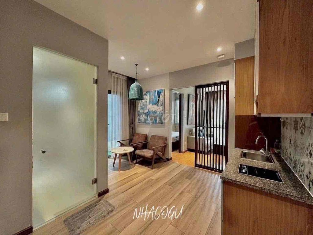 In one of the top Nguyễn Tri Phương furniture bedrooms in the 10th district.