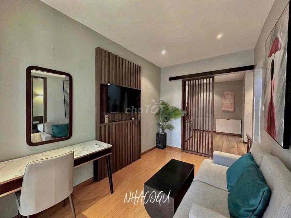 In one of the top Nguyễn Tri Phương furniture bedrooms in the 10th district.