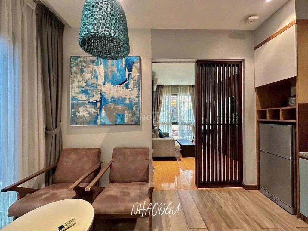 In one of the top Nguyễn Tri Phương furniture bedrooms in the 10th district.