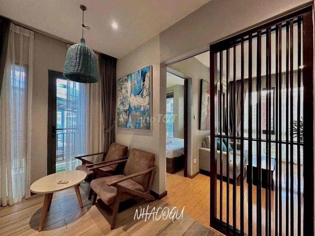 In one of the top Nguyễn Tri Phương furniture bedrooms in the 10th district.