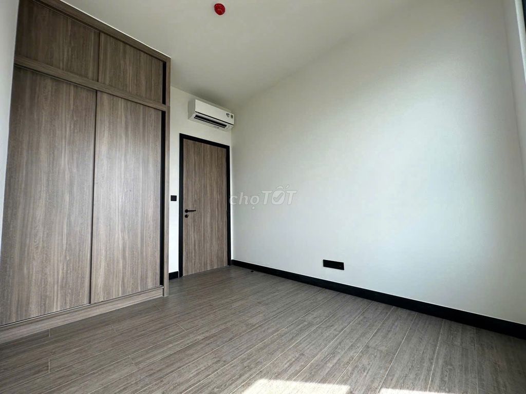 Rent over 6 Delasol 2 bedrooms 2 empty toilets, 19.5-22 million a month.