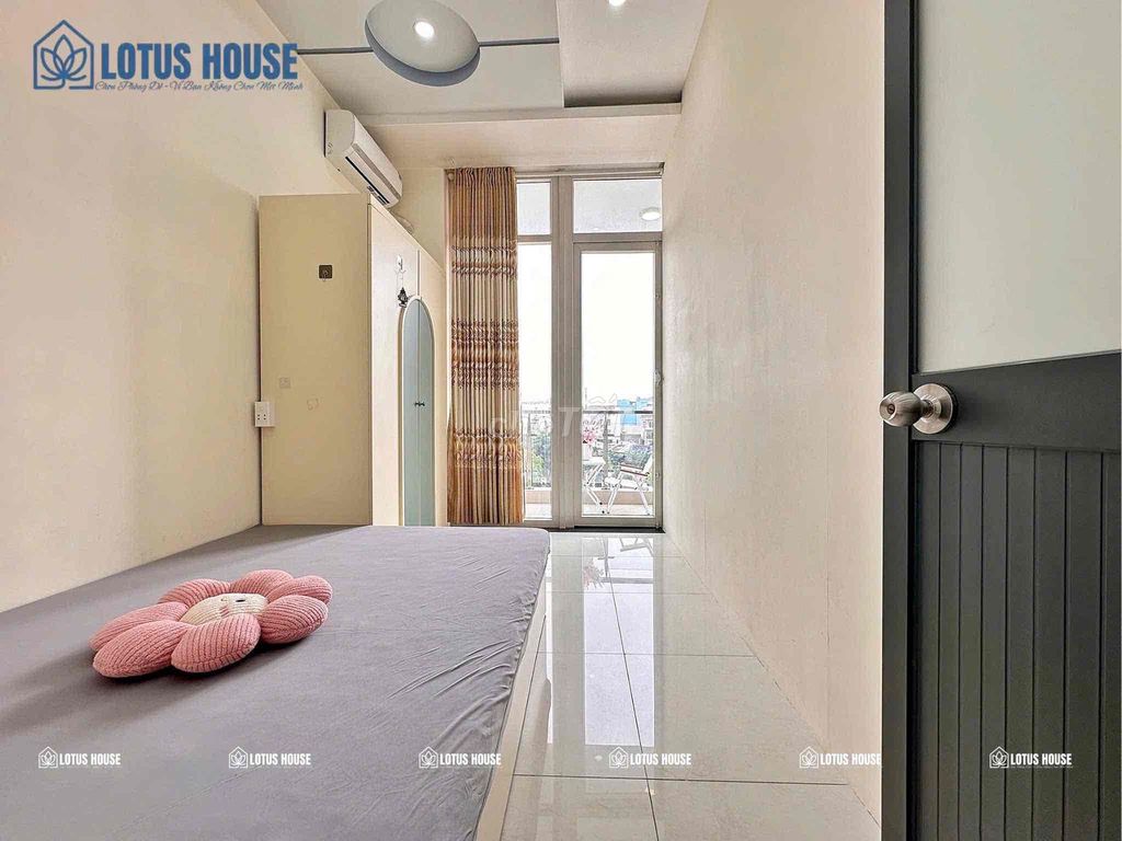 Two balcony bedrooms right in the BiYi-Yi Yu-Yi?