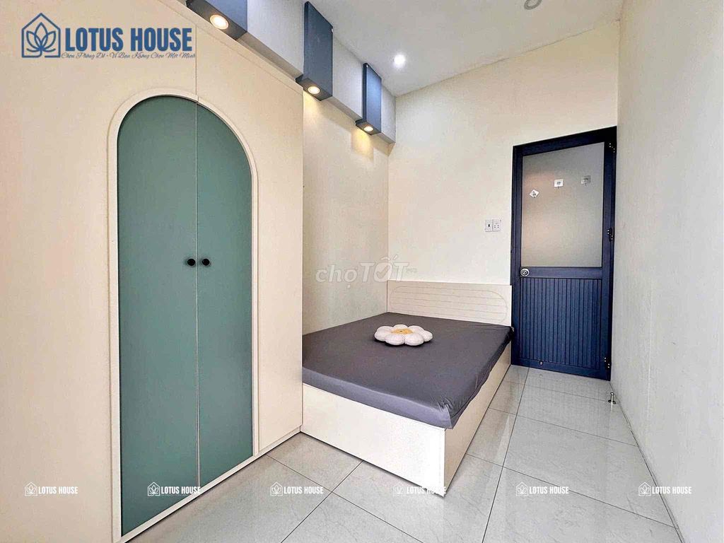 Two balcony bedrooms right in the BiYi-Yi Yu-Yi?