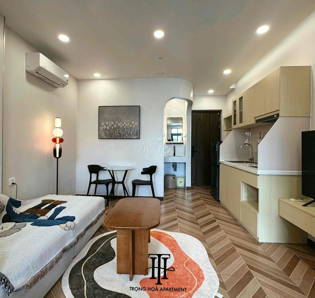 The apartment is a full bedroom with a clear balcony.
