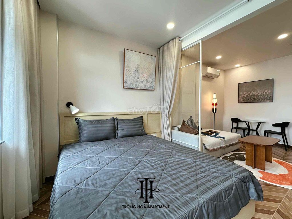 The apartment is a full bedroom with a clear balcony.