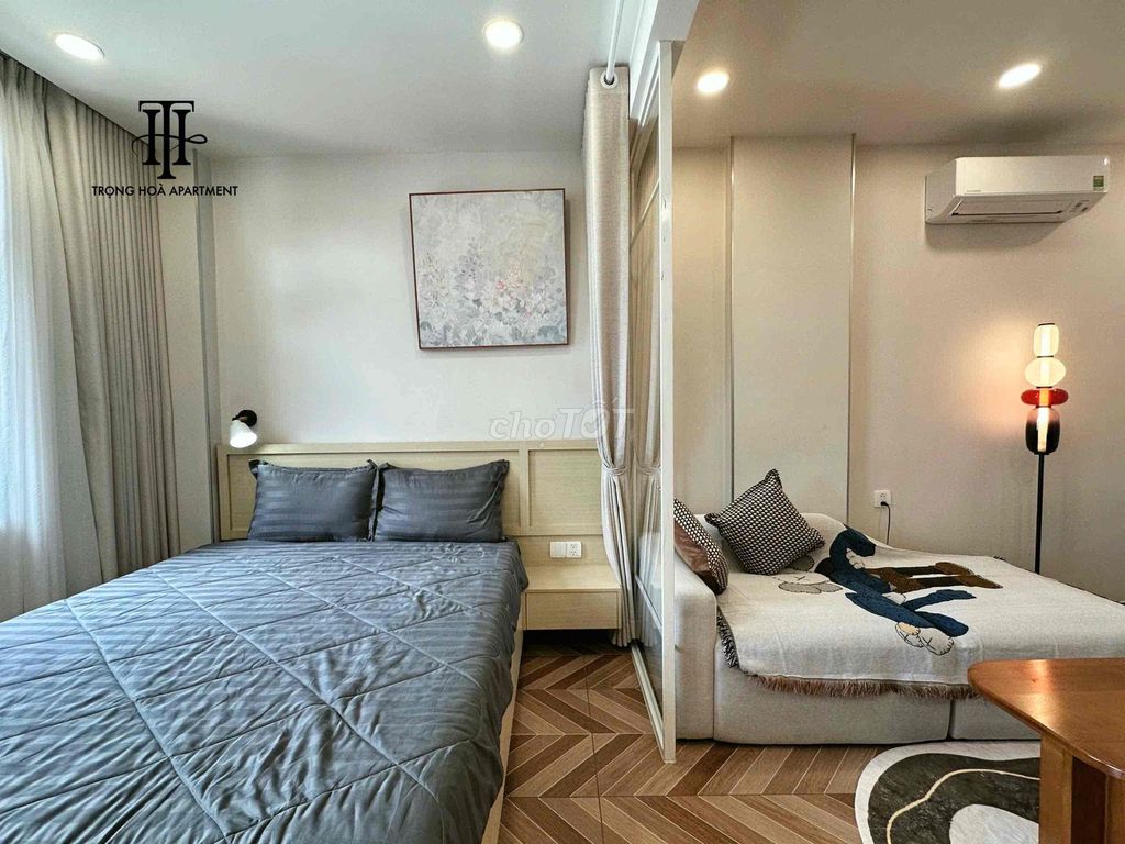 The apartment is a full bedroom with a clear balcony.