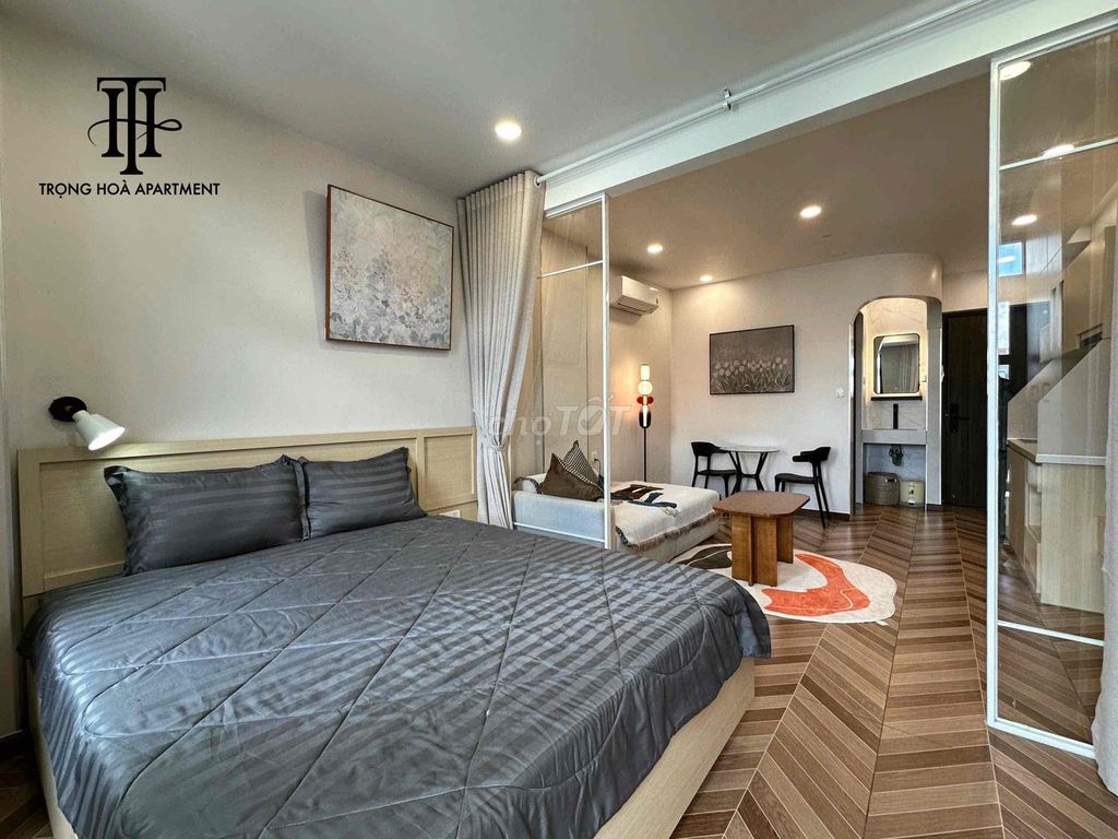 The apartment is a full bedroom with a clear balcony.