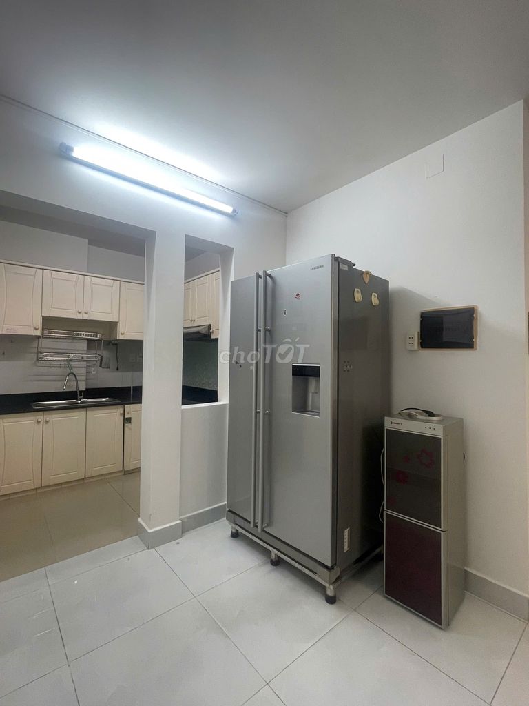 Rent the Tower of H:Bình Chánh, area: 100 meters two, three bedrooms, 13 million a month.