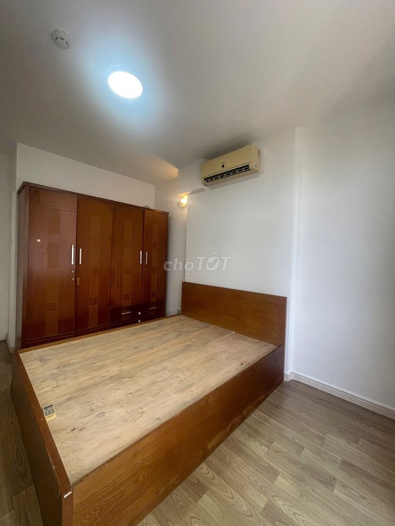 Rent the Tower of H:Bình Chánh, area: 100 meters two, three bedrooms, 13 million a month.
