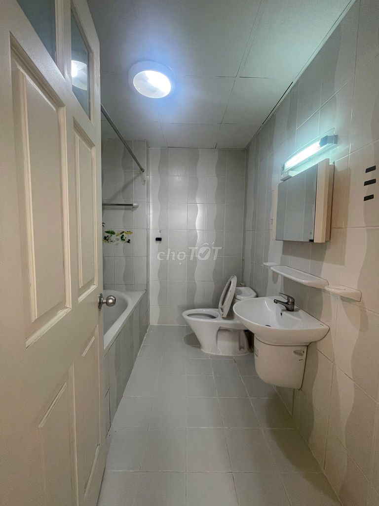 Rent the Tower of H:Bình Chánh, area: 100 meters two, three bedrooms, 13 million a month.