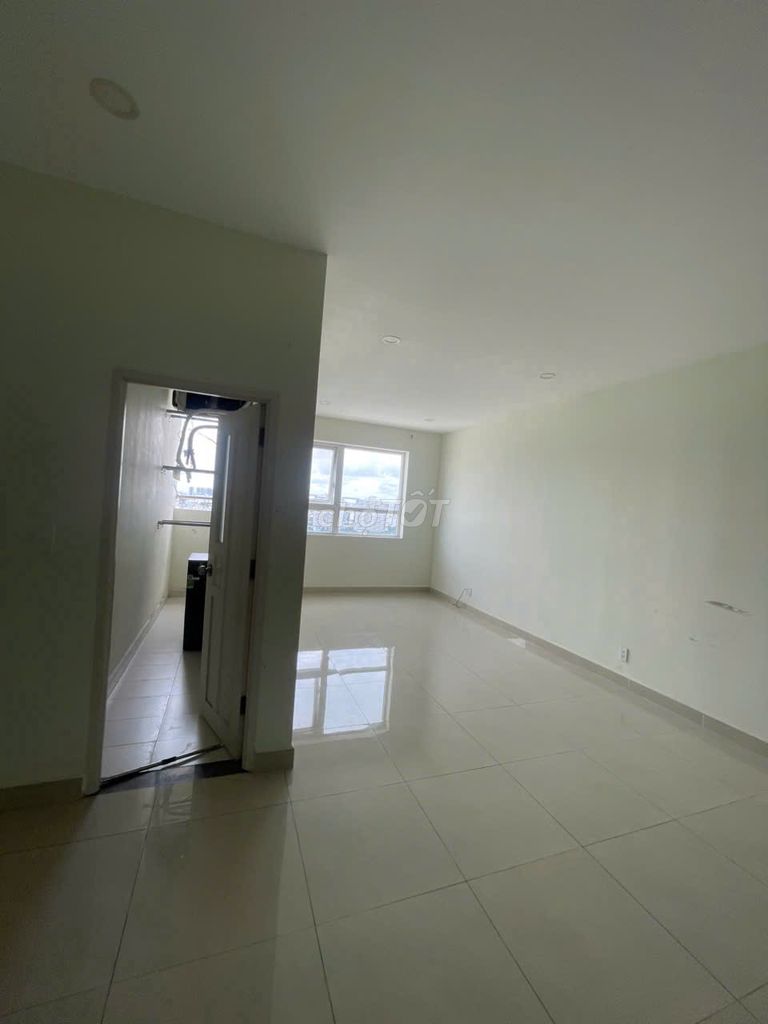 Topaz Elite 2 bedroom 2 . 79 meters empty air conditioning - 12 million rent