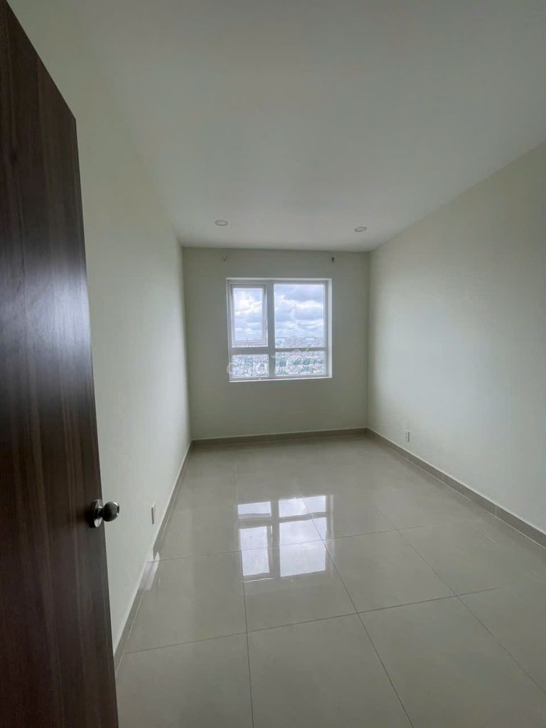 Topaz Elite 2 bedroom 2 . 79 meters empty air conditioning - 12 million rent