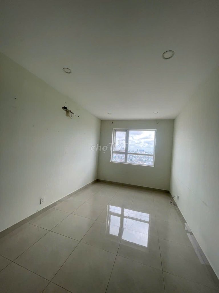Topaz Elite 2 bedroom 2 . 79 meters empty air conditioning - 12 million rent