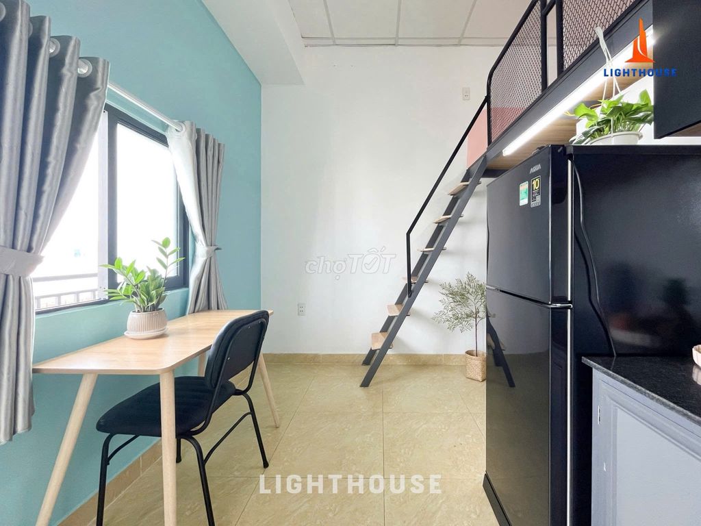 Open Window - full interior, elevator right Quang Trung
