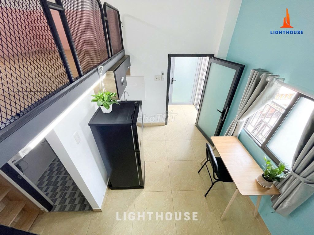 Open Window - full interior, elevator right Quang Trung