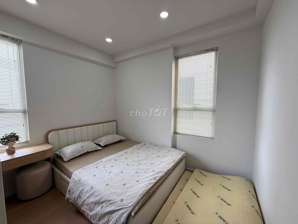 He rented Richstar's apartment to do his own work.