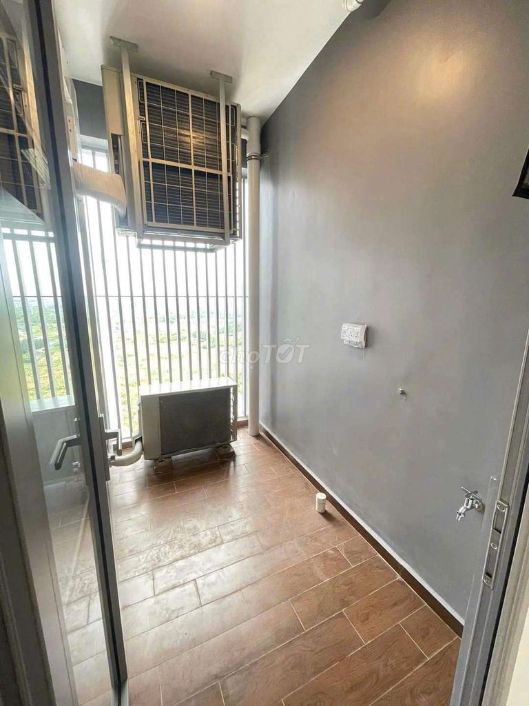 Celesta Rise rents three times the rent. Two bathrooms, 106 m2 basics for only 18 million.