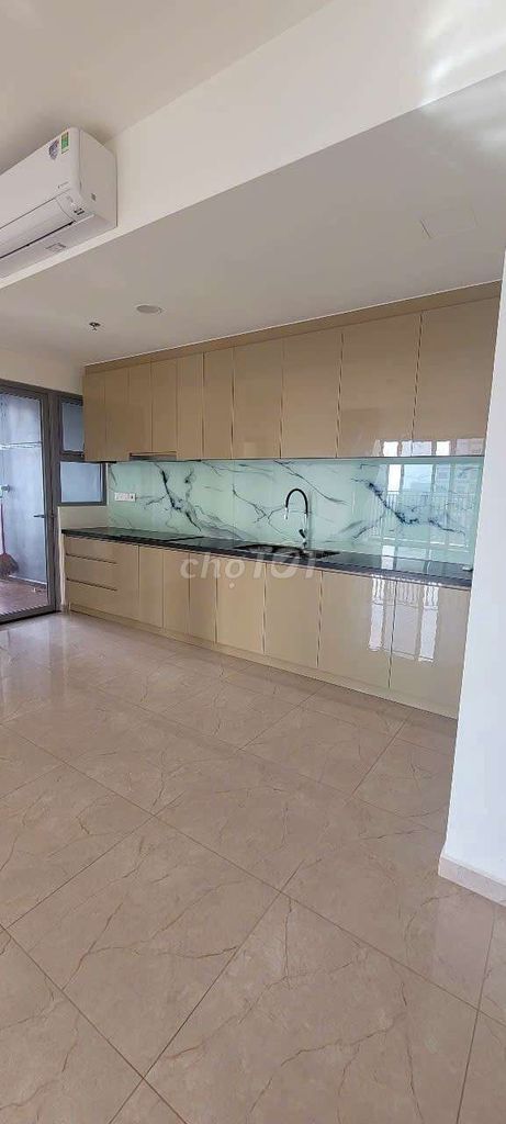 Celesta Rise rents three times the rent. Two bathrooms, 106 m2 basics for only 18 million.