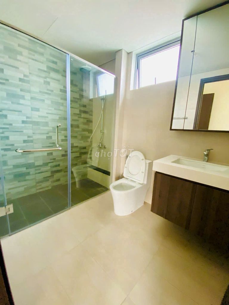 Celesta Rise rents three times the rent. Two bathrooms, 106 m2 basics for only 18 million.