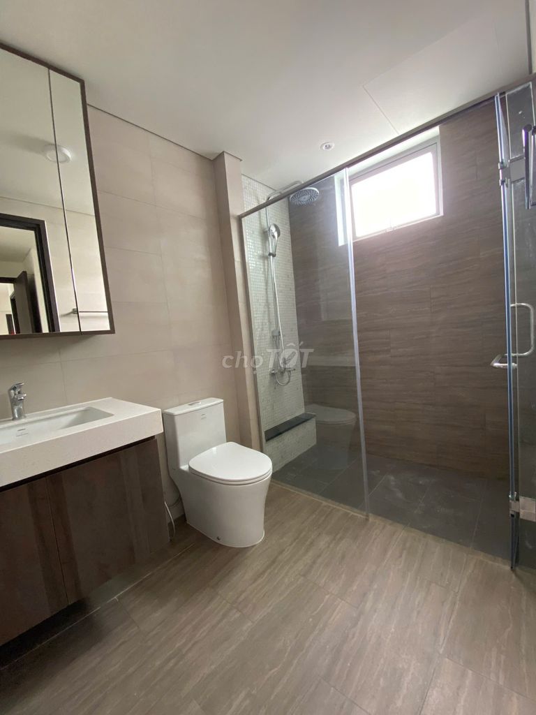Celesta Rise rents three times the rent. Two bathrooms, 106 m2 basics for only 18 million.