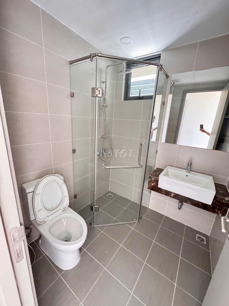 We'll have Gold Views Bay rent two bedrooms. Two toilets. 17 million a month. 92 meters, basic interior.