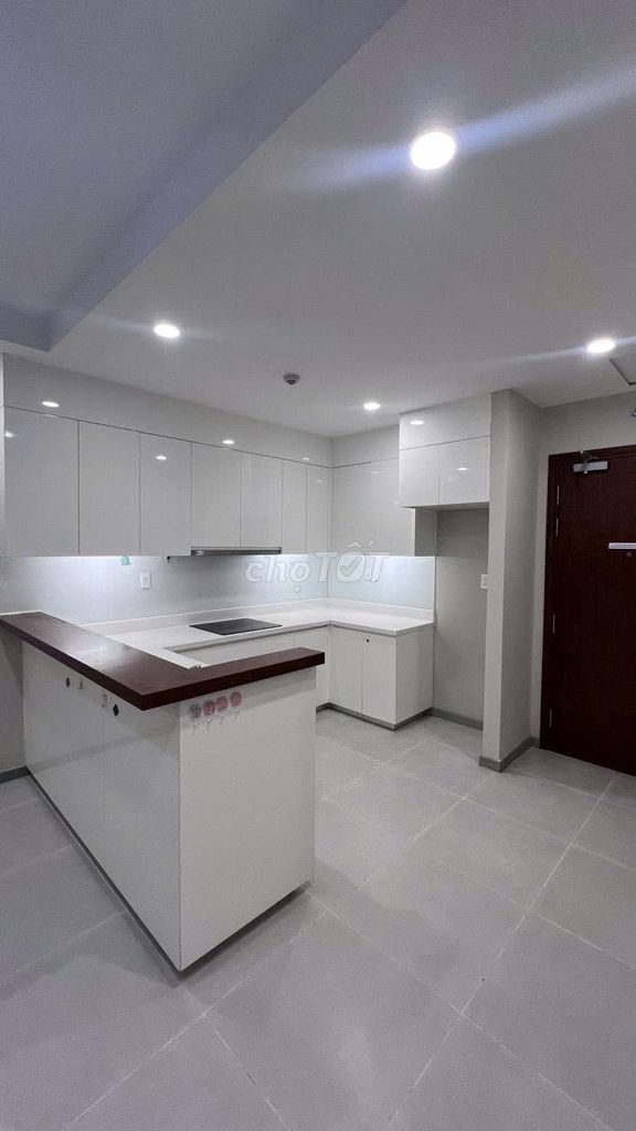 We'll have Gold Views Bay rent two bedrooms. Two toilets. 17 million a month. 92 meters, basic interior.