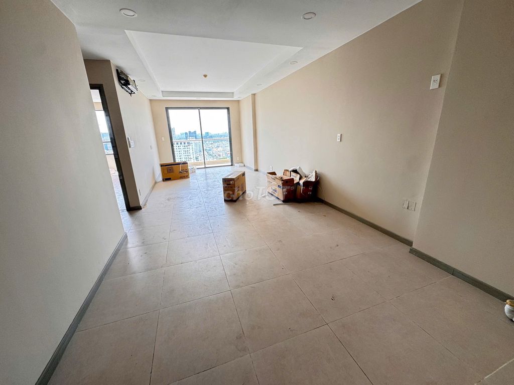 We'll have Gold Views Bay rent two bedrooms. Two toilets. 17 million a month. 92 meters, basic interior.
