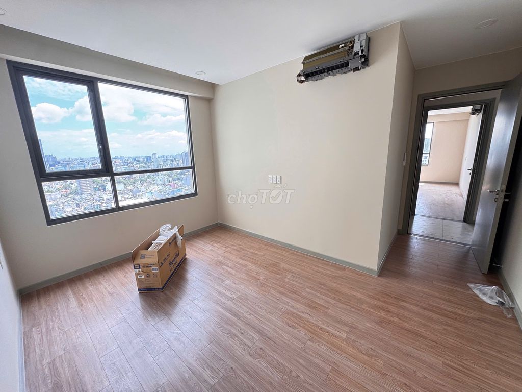 We'll have Gold Views Bay rent two bedrooms. Two toilets. 17 million a month. 92 meters, basic interior.