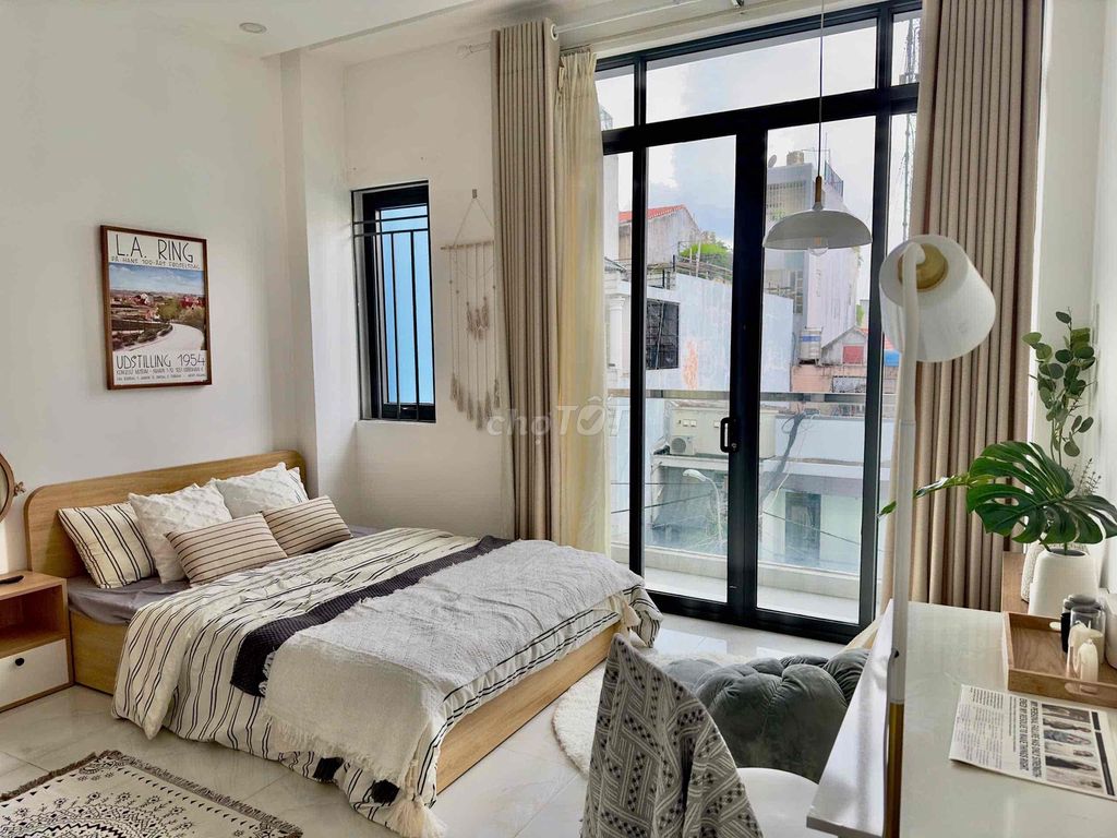 Rent a service apartment right in Nguyễn Thị Thập -- 7th near the toilet.