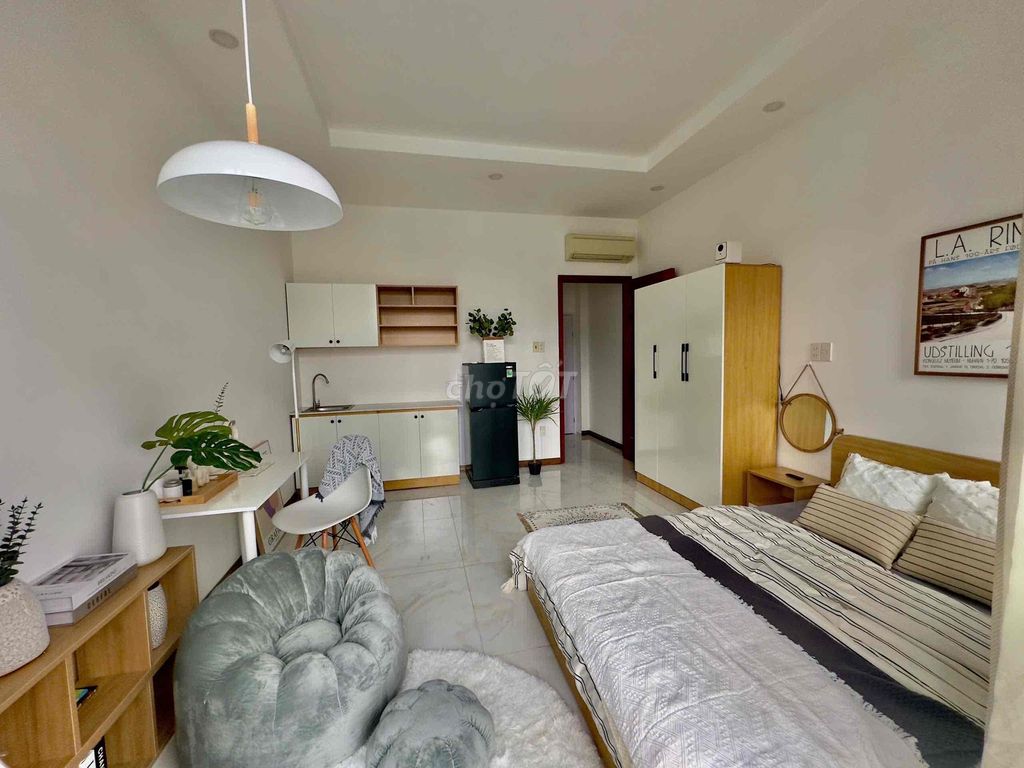 Rent a service apartment right in Nguyễn Thị Thập -- 7th near the toilet.