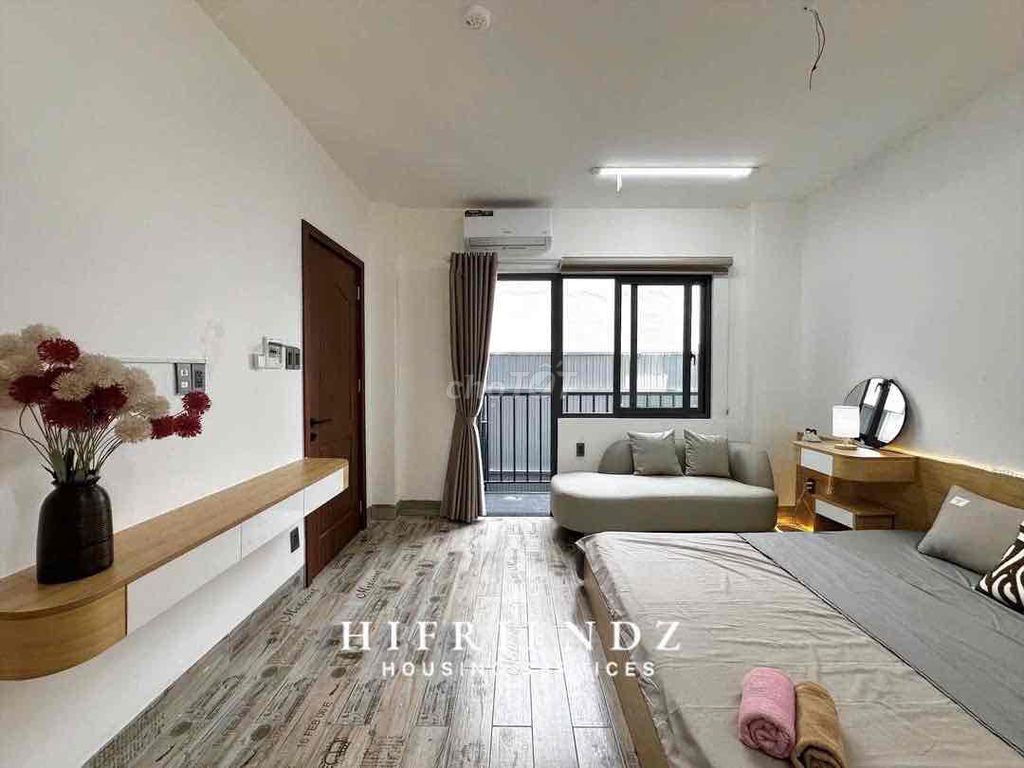 Rent a service apartment right in Nguyễn Thị Thập -- 7th near the toilet.