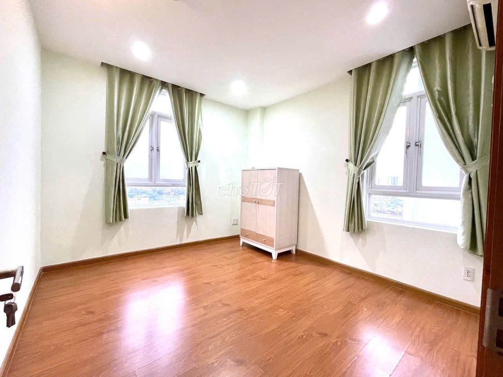 Rent the apartment of Him laochelle ll you two bedrooms. 2 toilets.