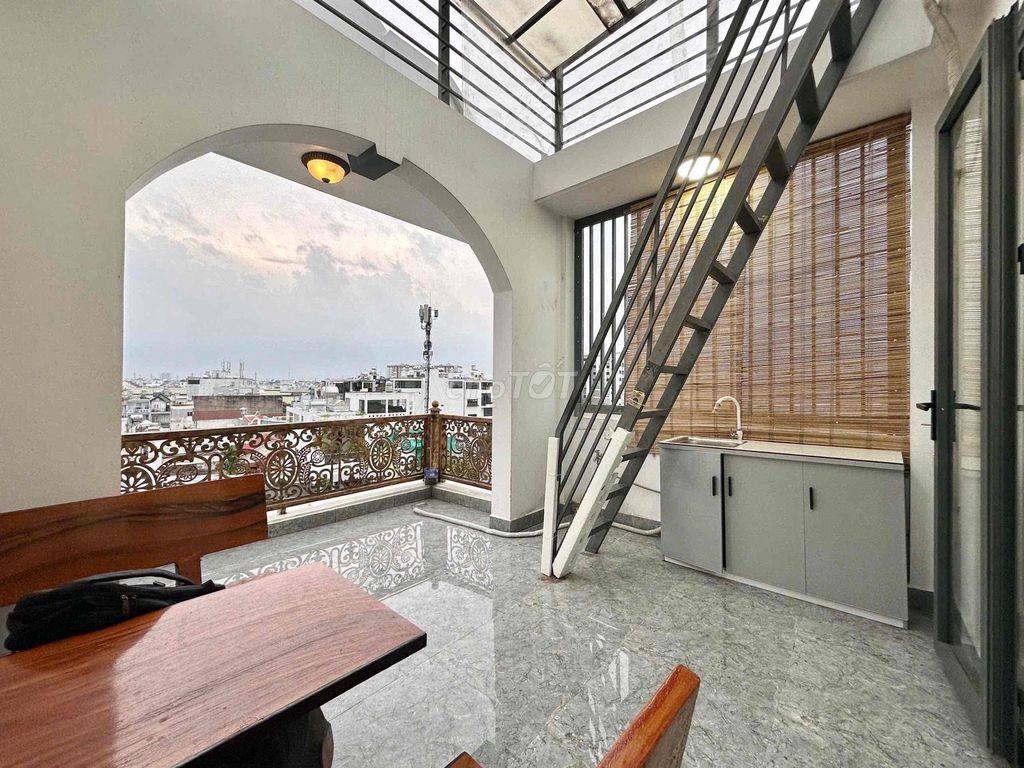 The master balconies kitchen studio is right on Phạm Văn Chiêu.