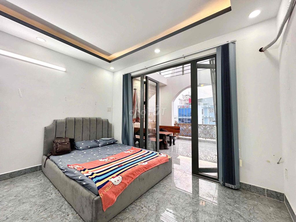 The master balconies kitchen studio is right on Phạm Văn Chiêu.