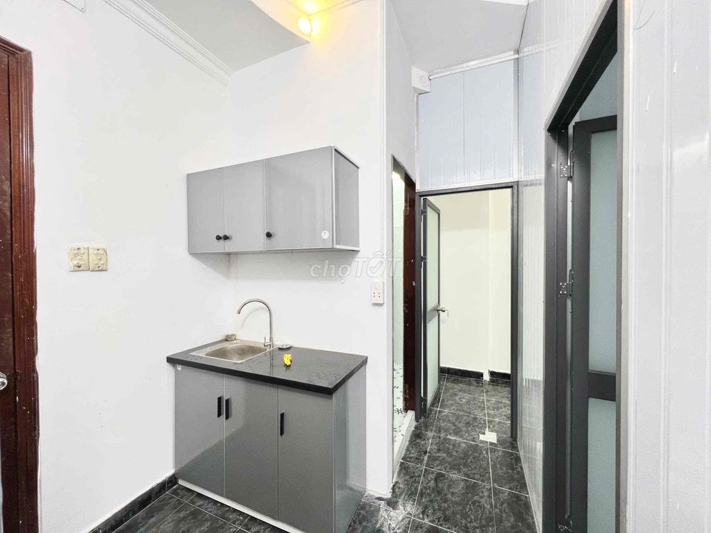- Two bedrooms - Balcon - Full cabinet - Nguyễn Tri Phương, District 10 near ueh