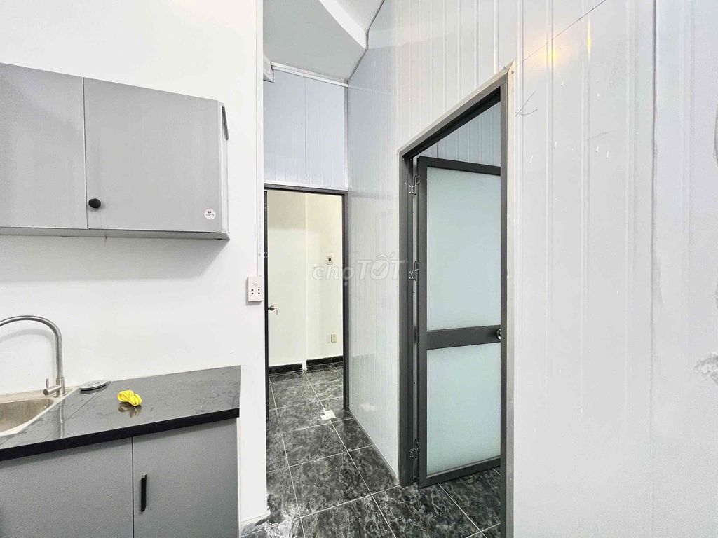 - Two bedrooms - Balcon - Full cabinet - Nguyễn Tri Phương, District 10 near ueh