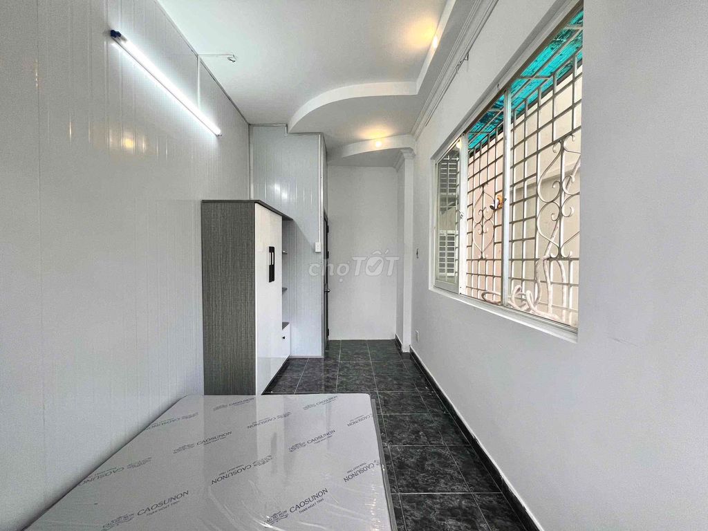 - Two bedrooms - Balcon - Full cabinet - Nguyễn Tri Phương, District 10 near ueh