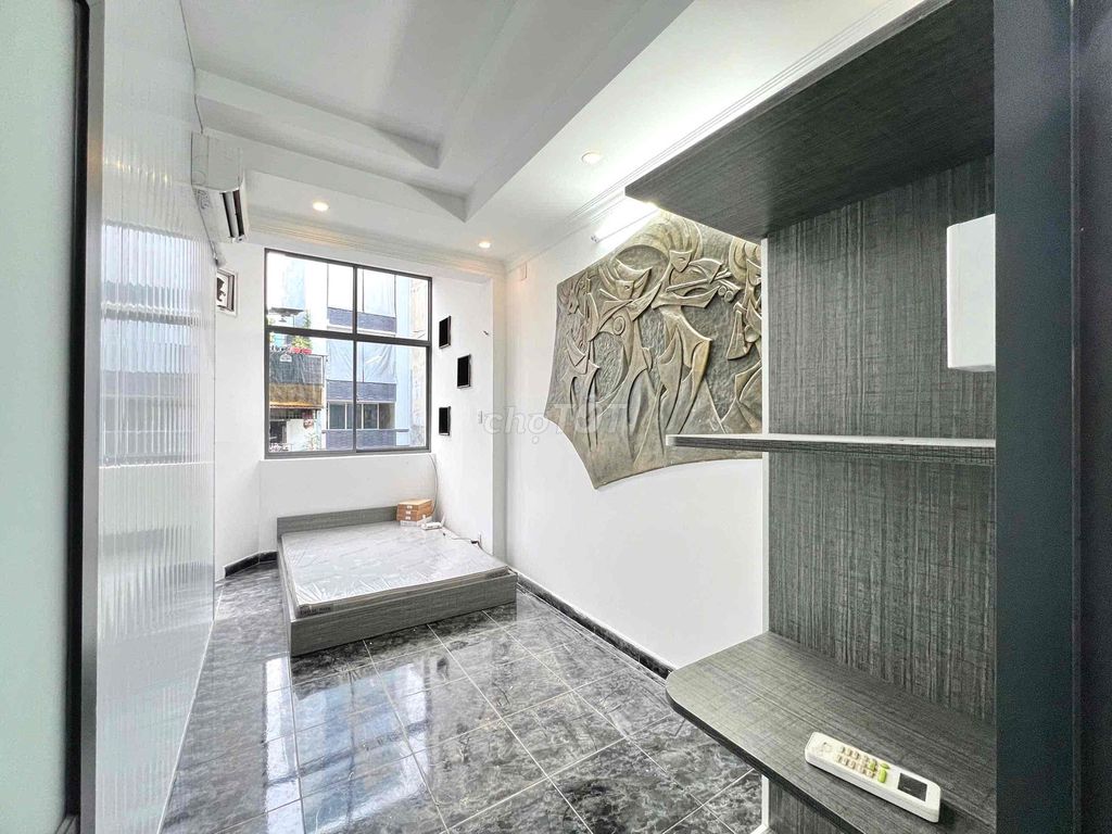 - Two bedrooms - Balcon - Full cabinet - Nguyễn Tri Phương, District 10 near ueh
