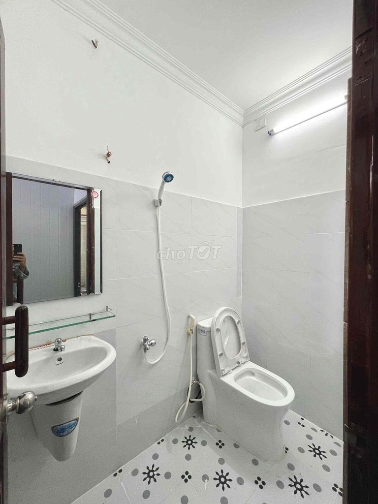 - Two bedrooms - Balcon - Full cabinet - Nguyễn Tri Phương, District 10 near ueh