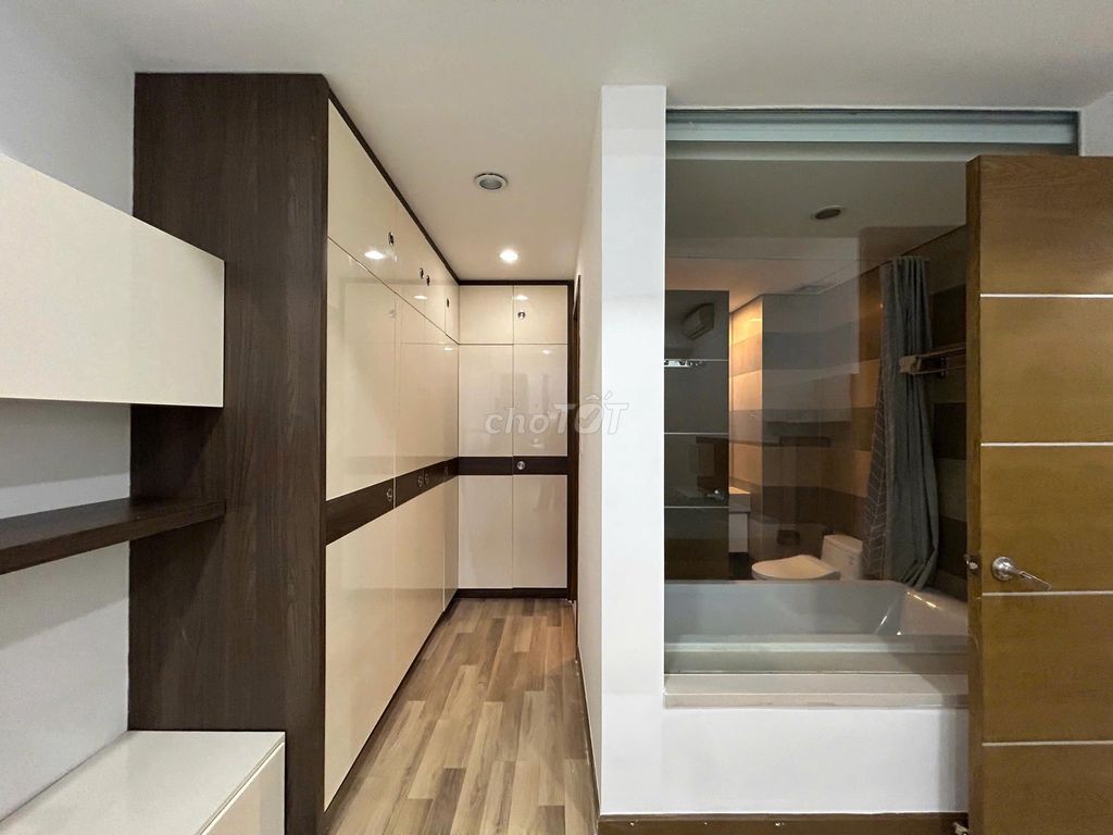 Very rare. 17 million Saigon Airport Plaza 2 bedroom 2 beautiful 187 bathrooms