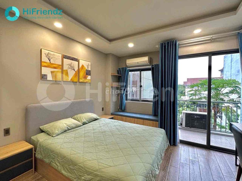The apartment is a open balcony bedroom in the middle of the second district, near the railing bridge.