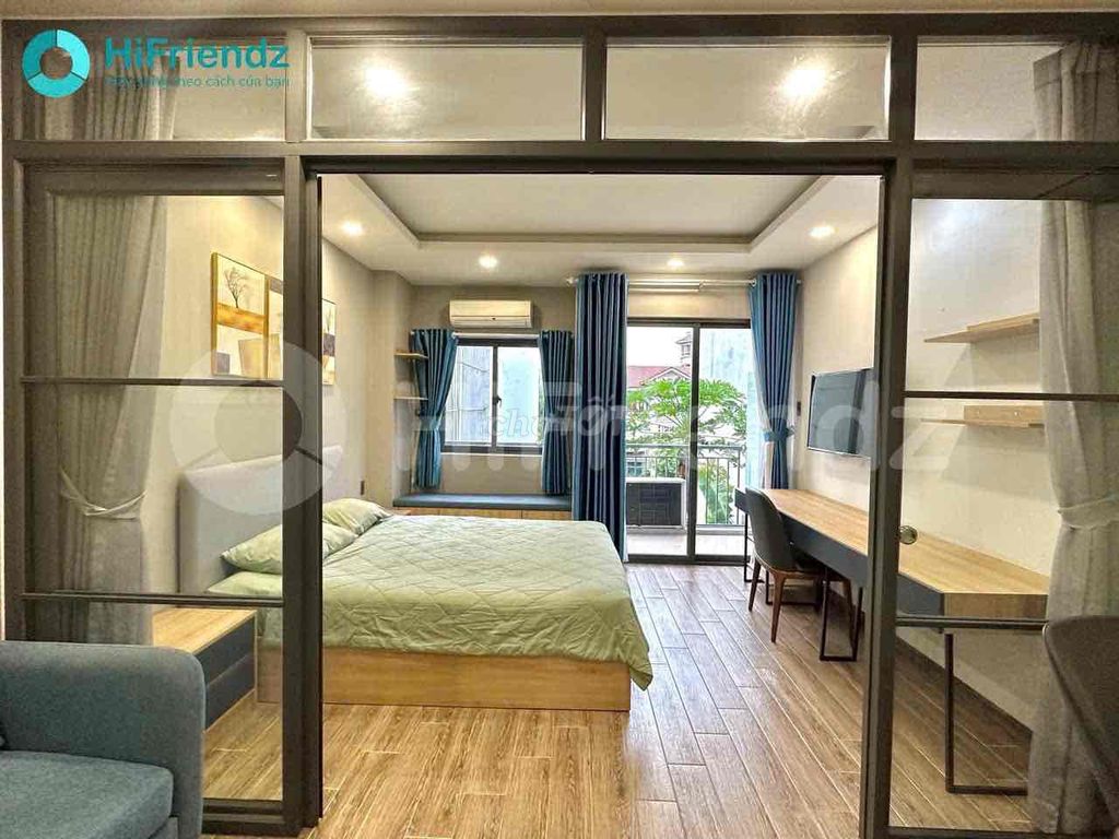 The apartment is a open balcony bedroom in the middle of the second district, near the railing bridge.