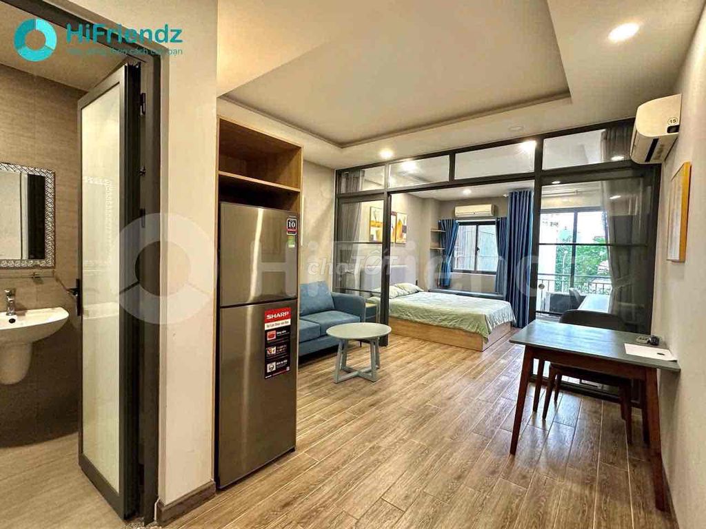 The apartment is a open balcony bedroom in the middle of the second district, near the railing bridge.