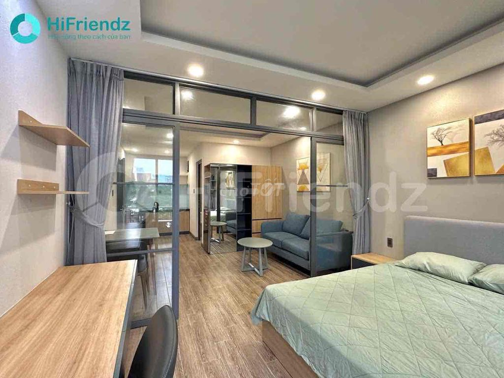 The apartment is a open balcony bedroom in the middle of the second district, near the railing bridge.