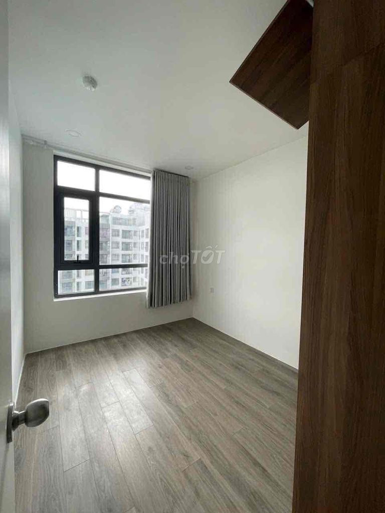 I rented a nice new Central Premium apartment.