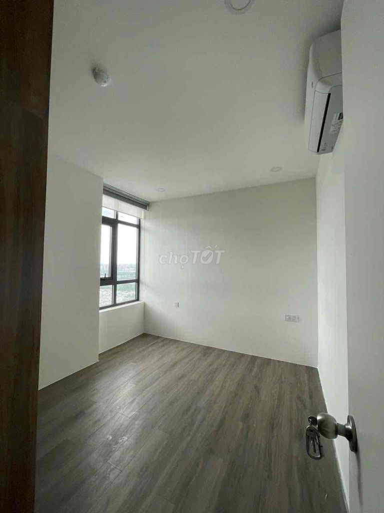 I rented a nice new Central Premium apartment.