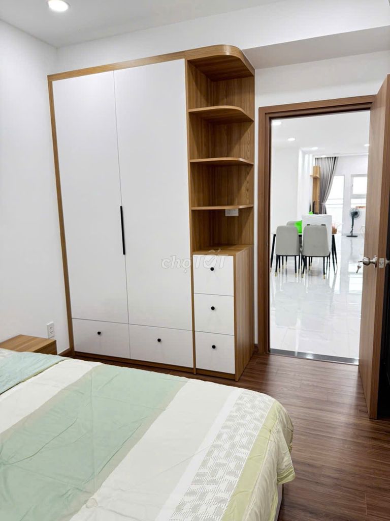 Five hundred and fifty-five dollars a month- 85 meters two Super Large+s are at the door for a month.
