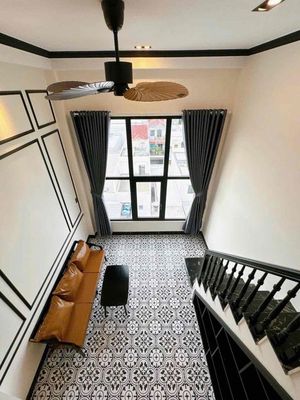 Rent a new full interior room 100% - a cool window at the center
